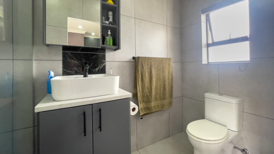 6 Bedroom Property for Sale in Riverside Western Cape